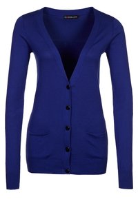 Blå stickad kofta med V-ringning, långa ärmar, fem knappar fram och två framfickor. Slät textur.