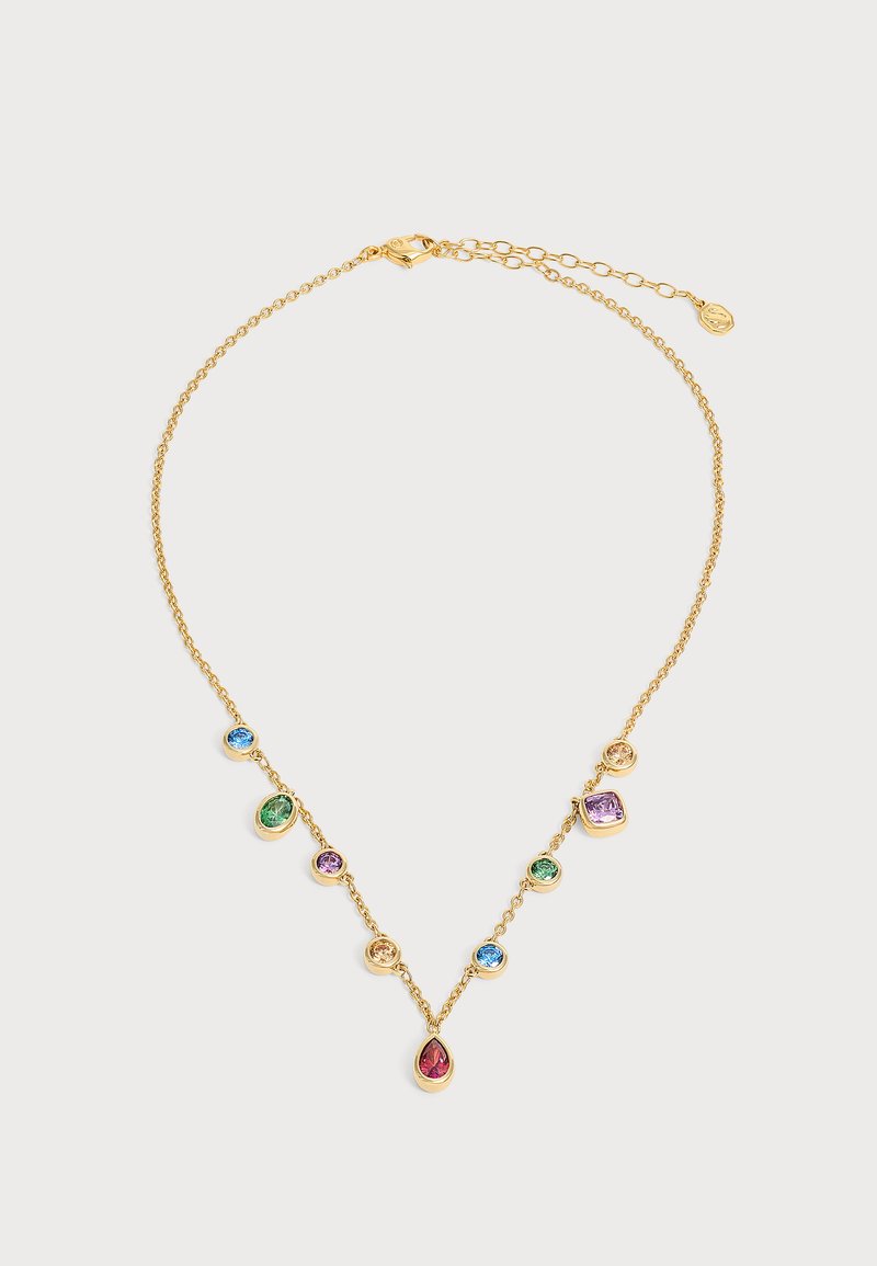 Collier délicat avec chaîne en or et pierres précieuses multicolores de formes variées, dont goutte, rondes et carrées, disposées de manière asymétrique.
