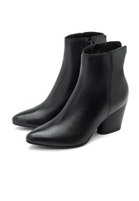 Czarne skórzane botki za kostkę z ostrym noskiem, z bocznym zamkiem błyskawicznym, teksturowanym wnętrzem oraz masywnym obcasem.