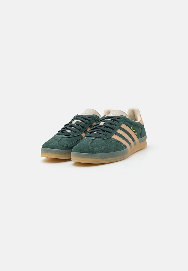 adidas Originals GAZELLE INDOOR UNISEX - Trainers - shadow green/warm sandstone/white/dark green - Zalando.ie adidas Originals GAZELLE INDOOR UNISEX - Trainers - shadow green/warm sandstone/white/dark green - Zalando.ie