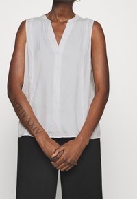 Banana Republic Blus - white