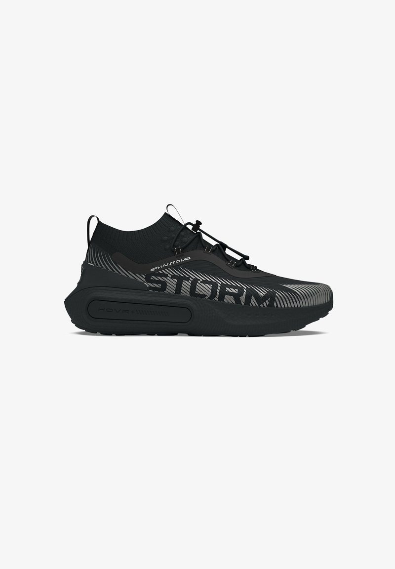 Melnas sporta kurpes ar adītu augšdaļu, izteiksmīgu "STORM" grafiku, teksturētu vidusdaļu un regulējamu šņorēšanas sistēmu. Gumijas zole labākai saķerei.
