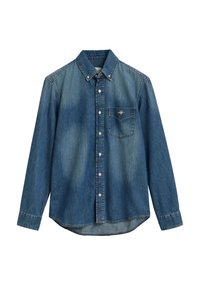 Chemise en denim bleu clair avec des manches longues, devant boutonné, col pointu et une poche poitrine unique. Présente un léger délavage et un ourlet incurvé.