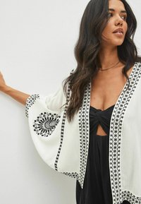 Next EMBROIDERED KIMONO - Pláštenka - white