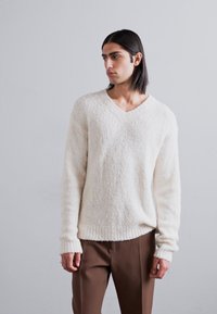 Filippa K SOFT V NECK SWEATER - Пуловер - cream white