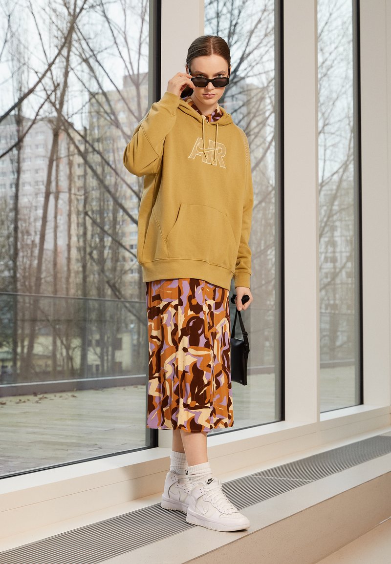 Nike Sportswear AIR HOODIE - Felpa - barley/wheat grass/lemon drop