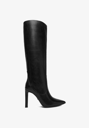Schwarzer knielanger Stiefel aus Leder mit spitzer Zehenpartie und hohem Stilettoabsatz, Seitenschlitz, elegantes und glattes Finish.