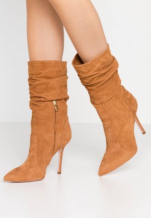 Højhælede støvler - cognac