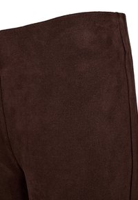 Bruna mockaskinnsbyxor med en slät textur, med hög midja och sömlös sida, designade för en figurnära silhuett.
