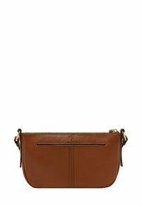 Sac en cuir marron avec une texture lisse, de forme arrondie, matériel doré et fermeture éclair. Il dispose d'une poche à l'arrière et de coutures contrastées.