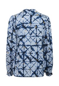 Ljusblå långärmad blus med en tie-dye-mönster i mörkblått och svart, prydd med små gyllene blommor och knäppningar bak.