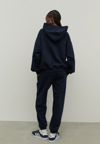 LA MANIA MATCH - Tepláky - dark blue