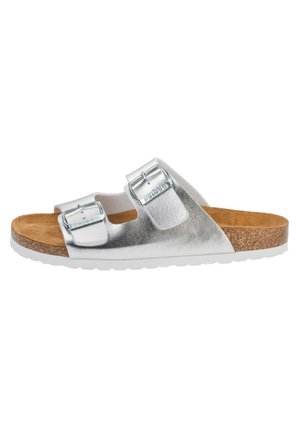 Sølvglitrende sandal med to justerbare spænder, korkfodtøj og hvid sål, designet til afslappet brug.