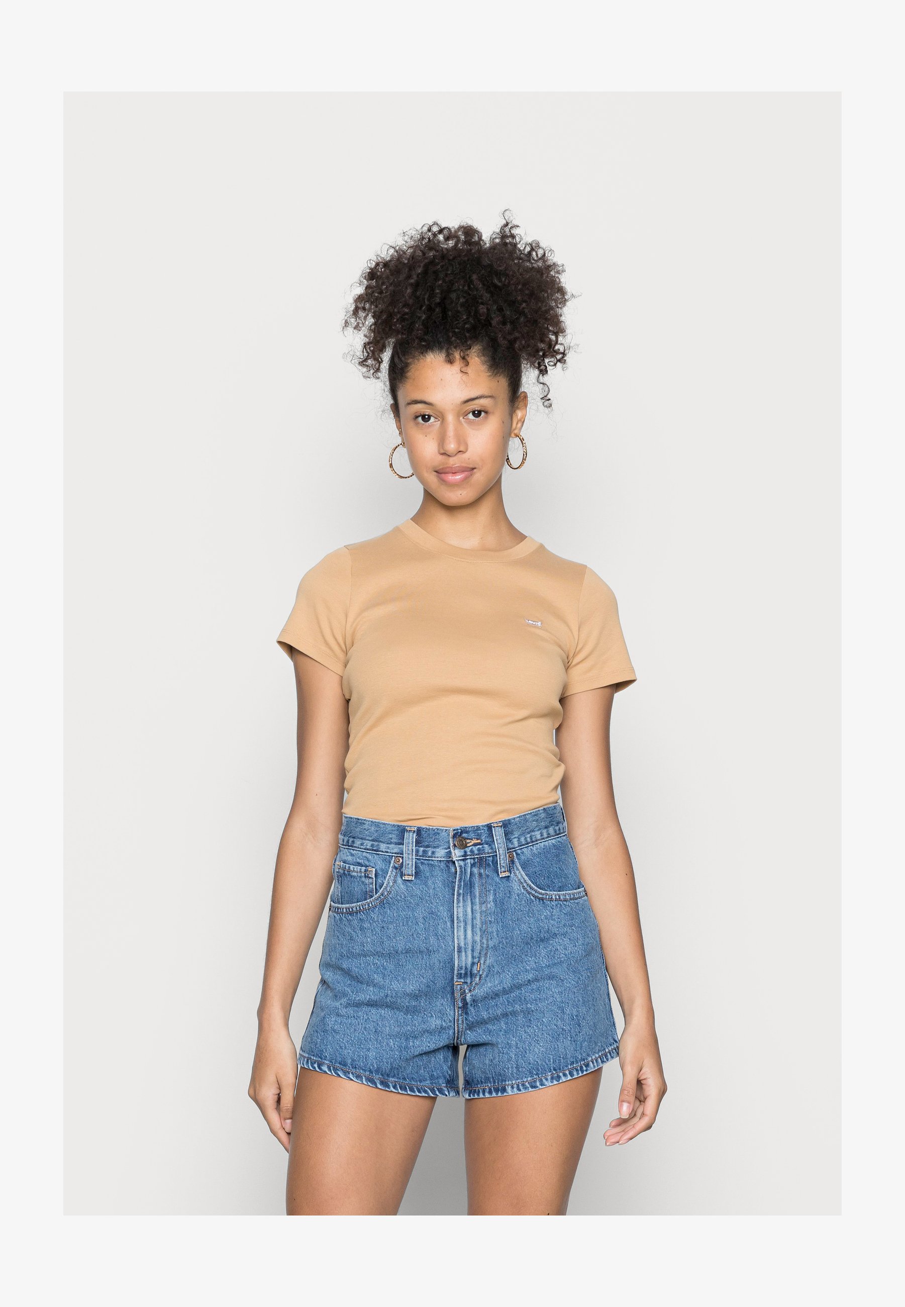 Levi's LS Baby Tee T-shirt Donna A Maniche Lunghe - Vestibilità Aderente, Logo Ricamato, Nero