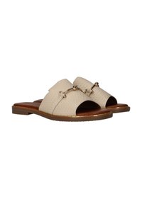 Beige geweven leren instapsandalen met open neuzen, bruine gevoerde voetbedden, platte zolen en decoratieve accenten van goudkleurig metaal.