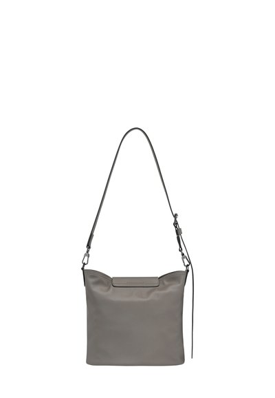Graue Leder-Schultertasche mit einem schmalen, verstellbaren Tragegurt und dezentem Longchamp-Branding auf der Vorderklappe.