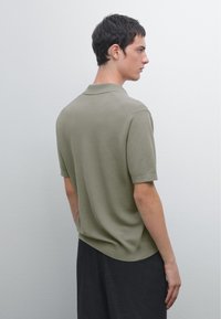 Massimo Dutti LIGHTWEIGHT V-NECK - Piké - light green