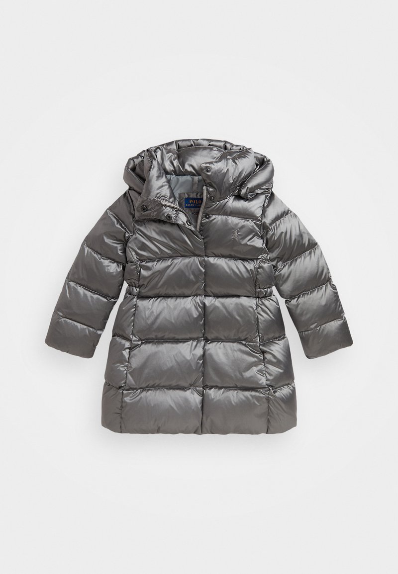 Grå pufferjakke med en skinnende finish, hette og knappe-lukking. Har quiltet design og lange ermer, egnet for kaldt vær.