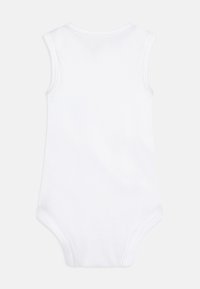 Body sans manches blanc avec un col rond. Fabriqué en coton doux, avec des emmanchures ajustées et une fermeture à pression au bas.