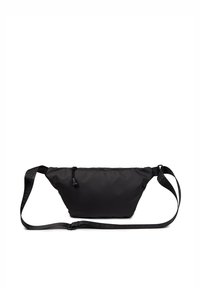 Marsupio in nylon nero con design triangolare, tracolla regolabile, chiusura con zip e una texture liscia e opaca.