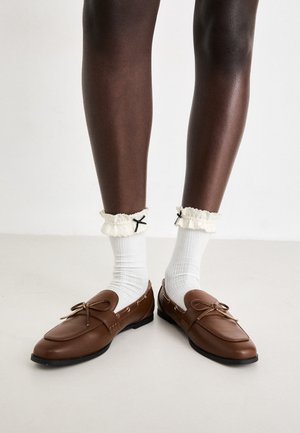 NICO - Chaussures bateau - brown
