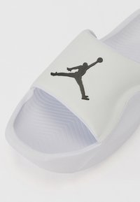 Jordan FRANCHISE - Natikači za na bazen - white/black