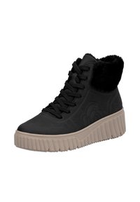 Baskets montantes noires avec une tige texturée, un col en fausse fourrure et une semelle épaisse beige. Présente des lacets noirs et des détails de design embossés.