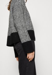 Selected Femme Kofta - black
