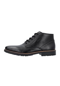 Bottine en cuir noir avec un bout arrondi, panneau latéral texturé, laçage à six œillets et semelle brune contrastante. Fini lisse avec des détails de couture.