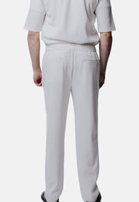 Justin Cassin ABADE  - Broek - white