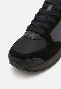 Colmar Originals TRAVIS - Sapatilhas - black/anthracite