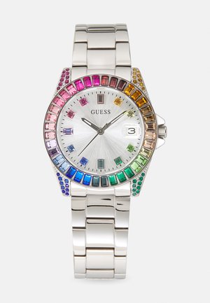 Montre en argent avec un cadran serti de cristaux colorés, ornée de pierres carrées et rondes multicolores, d'un cadran texturé et d'un affichage de la date.