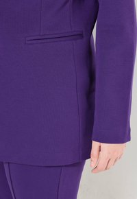 Ulla Popken A-LINIE REVERSKRAGEN STRETCHKOMFORT  - Blazer - purple