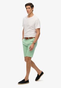 Superdry & Co OFFICER - Shorts - washed green