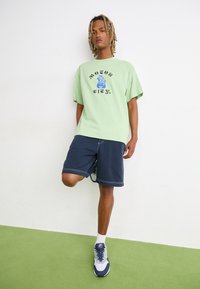 Carhartt WIP TYRE - T-shirts med print - charm green