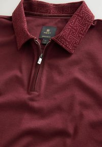 Unausgewählt, new burgundy red