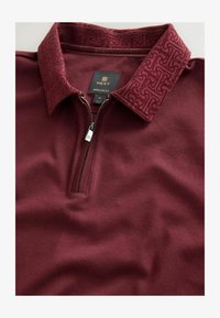 Ausgewählt, new burgundy red