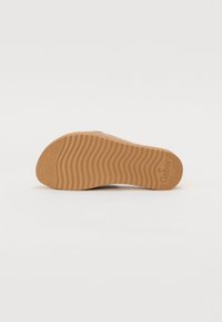 Light brown rubber sole featuring a wavy texture with a smooth finish. The brand name "Gabor" embossed on the side near the heel.