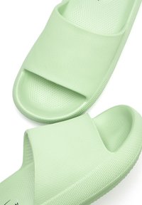 Venice Beach Mules - lime