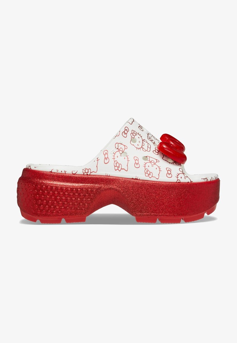 Mule blanche à plateforme avec semelle rouge pailletée, ornée de visages rouges de Hello Kitty et d'un grand nœud rouge sur le dessus.