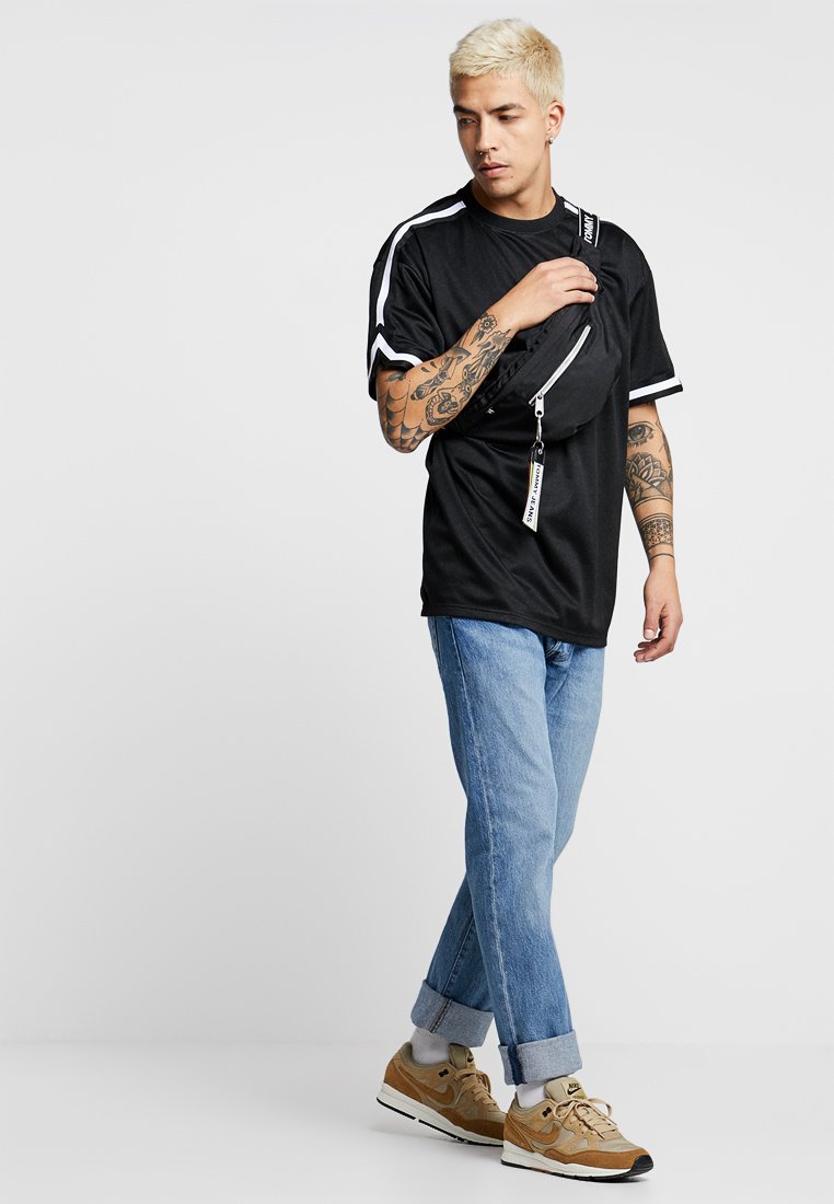 Urban Classics Printed Oversized Retro Stripe Tee, T-shirt Uomo, Blu (Blu Navy/Burnedred), S
