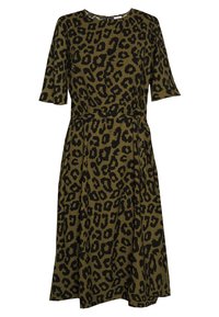 Robe longueur genou vert olive à manches courtes avec motif léopard noir, ceinture à la taille sur le côté droit.
