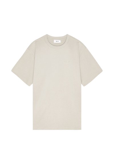 Beżowy, krótki rękaw, bawełniany T-shirt z okrągłym dekoltem i subtelnym haftowanym logo "NN.07" na piersi.