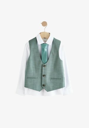 Teal-groen op maat gemaakt vest met een gestructureerde pasvorm, drie knopen en twee voorzakken, gecombineerd met een witte blouse met lange mouwen en een bijpassende stropdas.