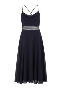 Tengerészkék ruha drapírozott nyakkivágással, vékony, keresztbe fűzött pántokkal és díszes ezüstszalaggal a deréknál, vékony A-vonalú szoknyával.