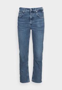 Jeans de mezclilla azul con un diseño de pierna recta, cinco bolsillos y un ligero desvanecimiento. Presentan una cremallera y un cierre de botón.