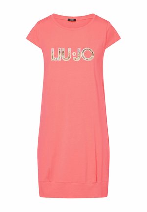 Abito rosa corallo a maniche corte con scollo rotondo e logo "LIU·JO" decorato con paillettes oro e argento sul petto.