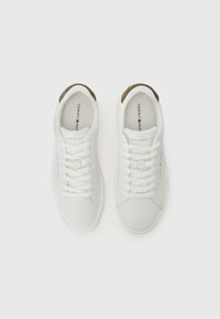 Tommy Hilfiger COURT - Sportbačiai - ecru/army green