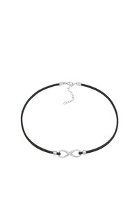 Sort snor choker med et sølv uendelighedssymbol i midten og metalaccenter, der har en spænde og en forlængerkæde til justerbar længde.