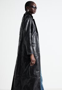Weekday NANCY COAT - Klassinen takki - shiny black